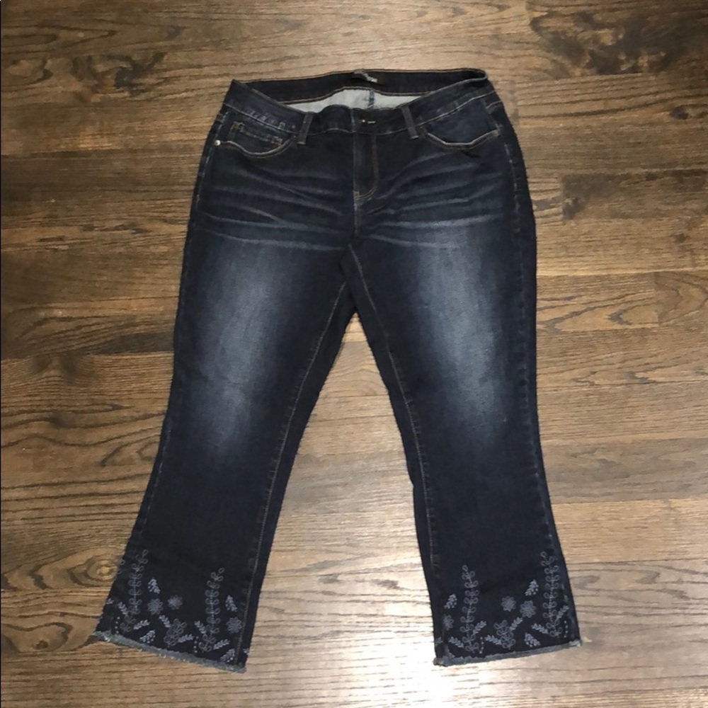 DEMI BOOT WITH EMBROIDERY